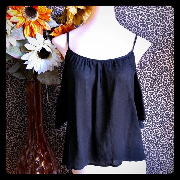 🌻5/$25🌻ONE CLOTHING Open Shoulder Top X-SMALL - Picture 2 of 7